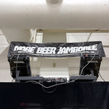 会場内のステージ