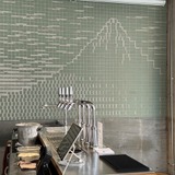 タップと富士山デザインのタイルアート