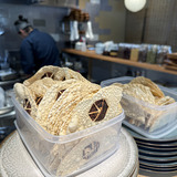 京都醸造のロゴが入ったパパド