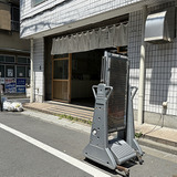 近接するビルの1階にあるランドリースペース