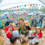 超宴2025 初の雨天での乾杯