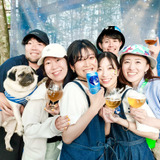 ビール片手に超宴を楽しむ参加者の方々