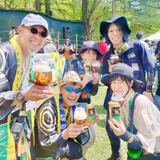ビール片手に超宴を楽しむ参加者の方々