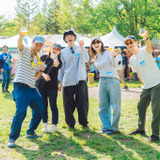 ビール片手に超宴を楽しむ参加者の方々