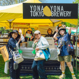 ビール片手に超宴を楽しむ参加者の方々