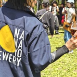 YONA YONA コーディネートは、背中も抜かりない