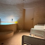 女性側内気浴スペースと水風呂