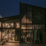 「鎌倉雪ノ下ローストビーフ 本店」(外観-夜)