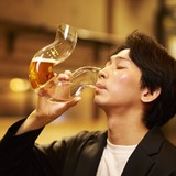 「ビールだけ飲むと倒れるグラス」ってなに！？強制的に水を飲ませる適正飲酒グッズが気になる