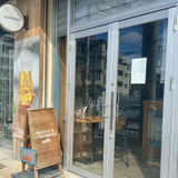 一人でもふらっと立ち寄れるオープンな佇まい