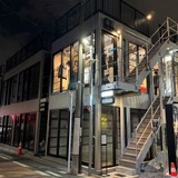 店舗外観（夜）