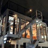 店舗外観（夜）