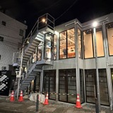 店舗外観（夜）