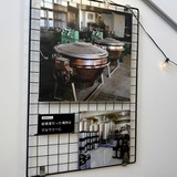 階段壁面には旧給食室の写真も