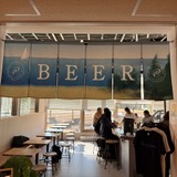 PAINT PALETTE BREWING 入口にかかる「BEER」の暖簾