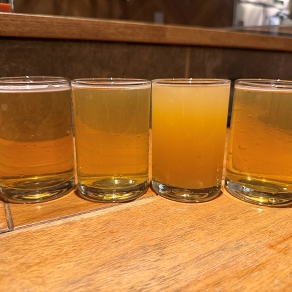 左から、蛍火醸造、いわて蔵ビール、秋田あくらビール、ISHINOMAKI HOP WORKS