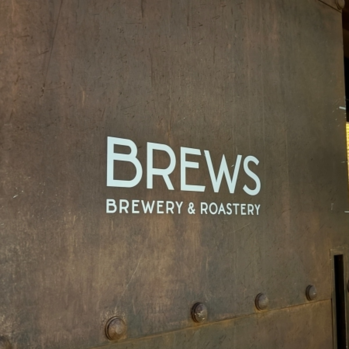 天王洲アイルに「BREWS」オープン｜T.Y.HARBOR BreweryとNOZY COFFEEが交差する新クラフト拠点