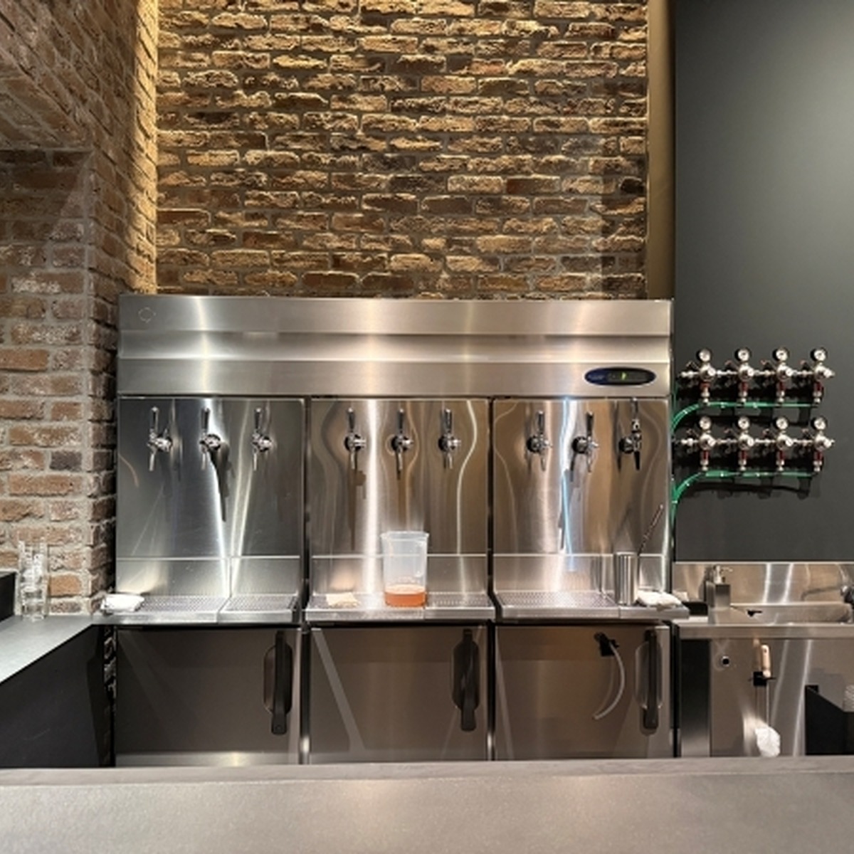 天王洲アイルに「BREWS」オープン｜T.Y.HARBOR BreweryとNOZY COFFEEが交差する新クラフト拠点