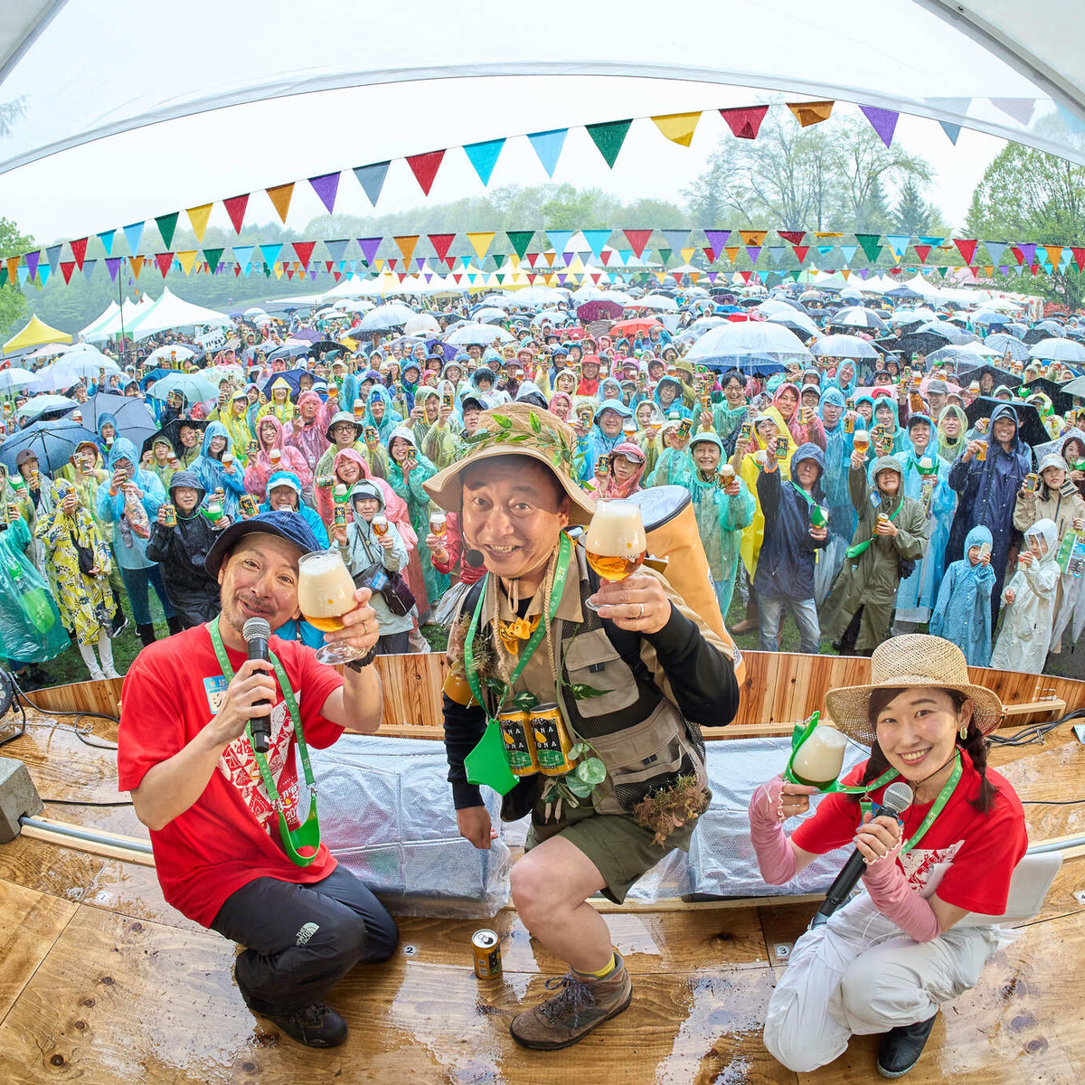 超宴2025 初の雨天での乾杯