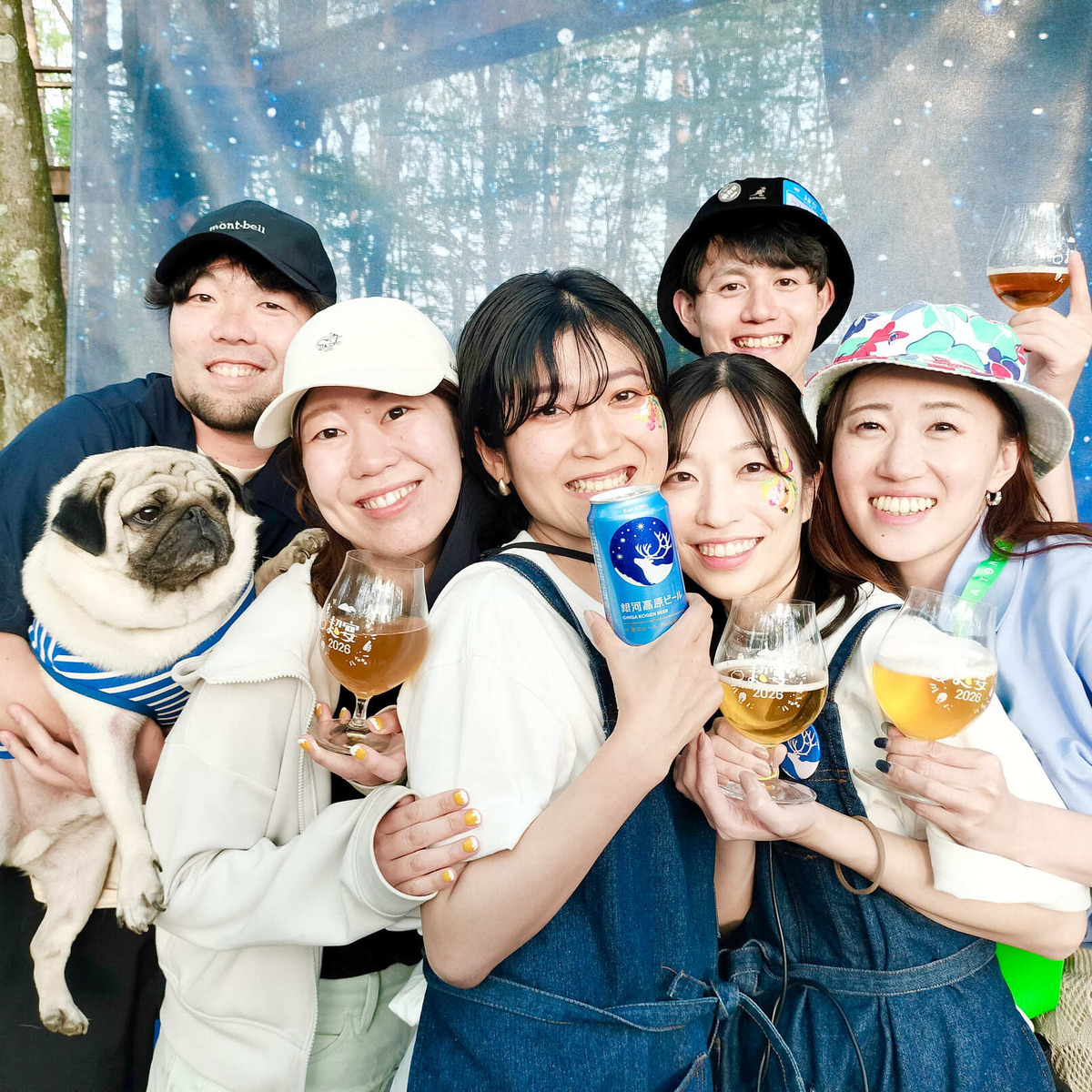 ビール片手に超宴を楽しむ参加者の方々