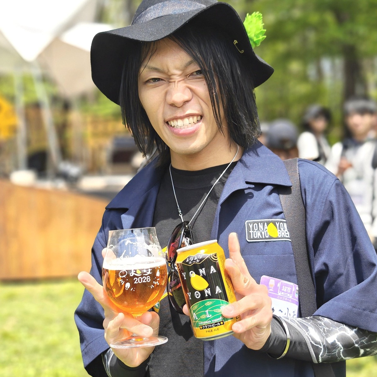 ビール片手に超宴を楽しむ参加者の方々