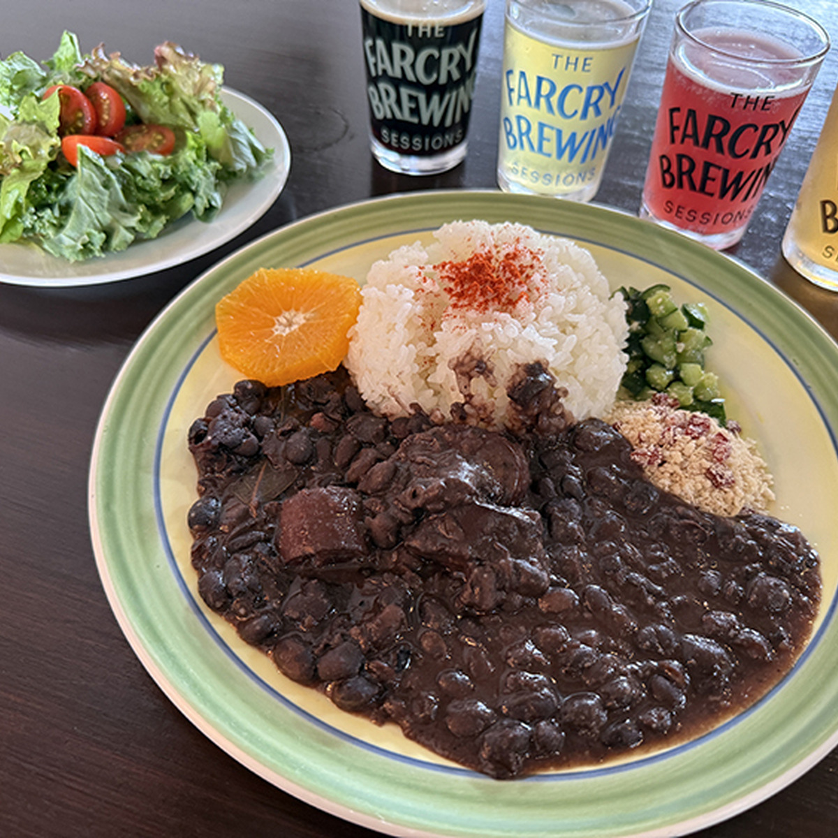 フェイジョアーダ（黒豆と豚肉などを煮込んだブラジルの伝統煮込み料理）