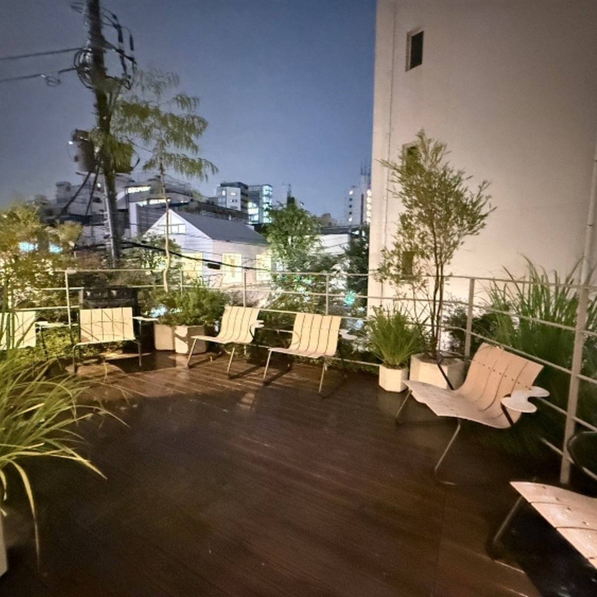 2階から出られるテラス席