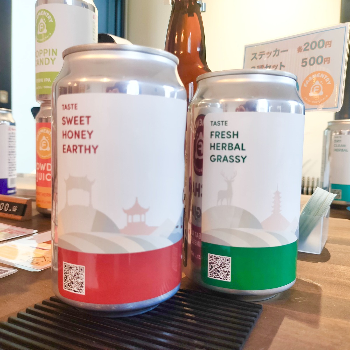 奈良の大和茶を使用したビールには、ラベルの背景に奈良の鹿などのシルエットが入っています