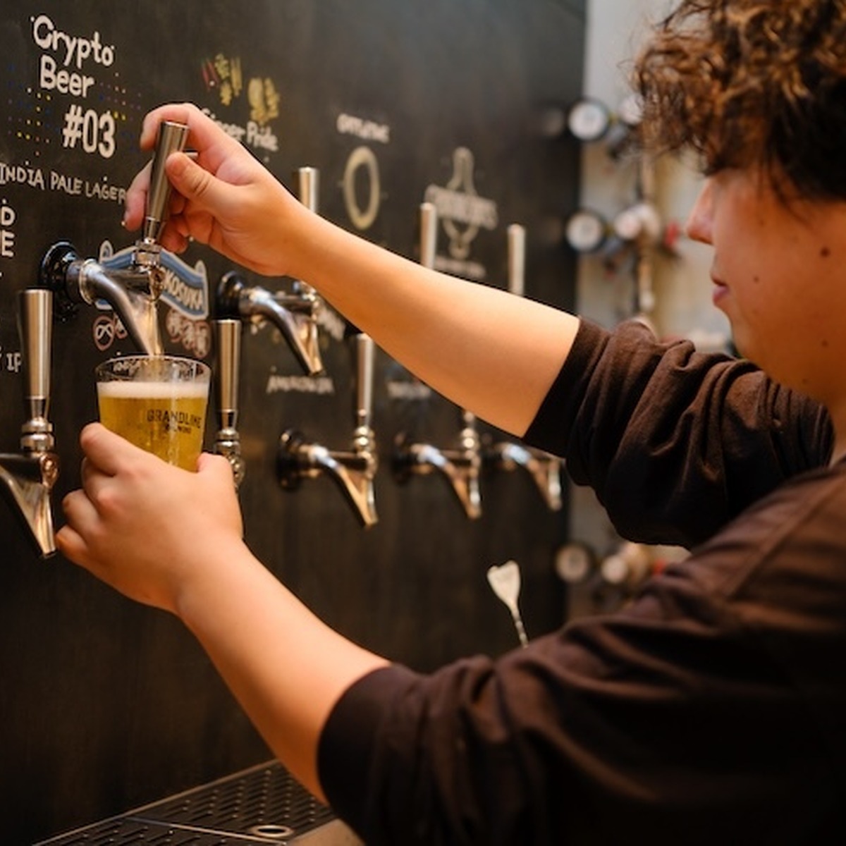 横須賀の街に吹くクラフトビールの風！『GRANDLINE BREWING』が進む“偉大なる航路”