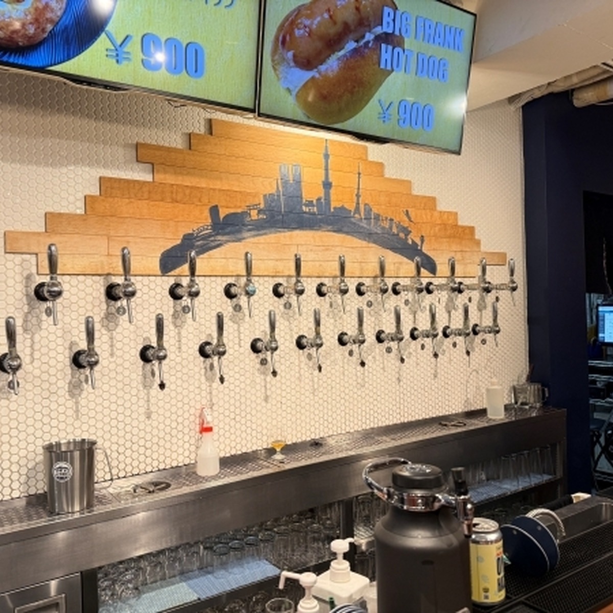 TOKYO ALEWORKS TAPROOM 板橋本店（内観）