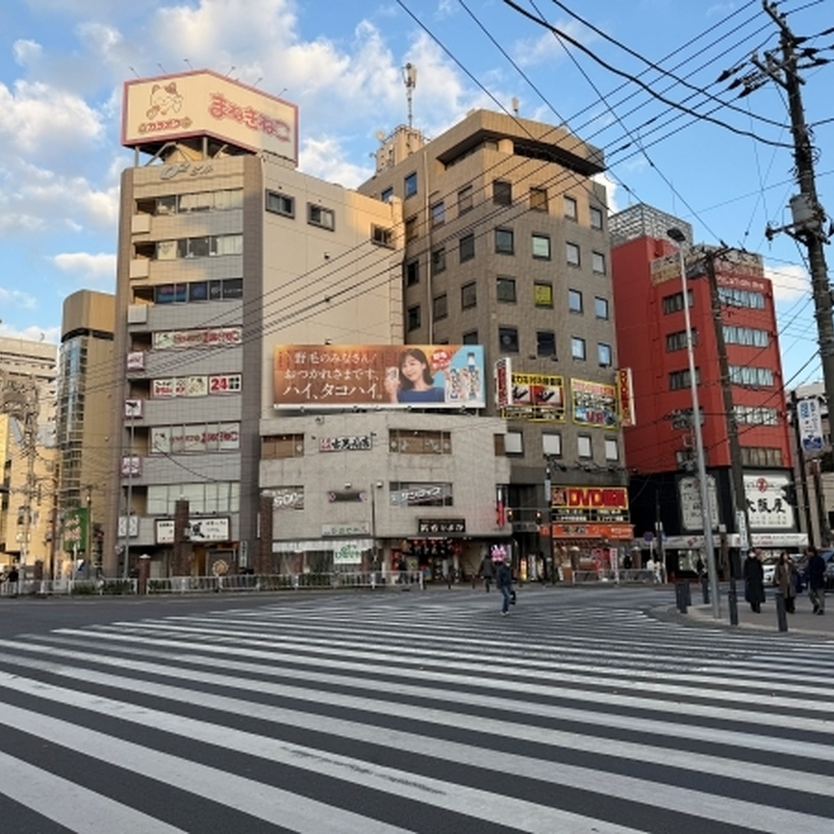 京急・日ノ出町駅前の交差点