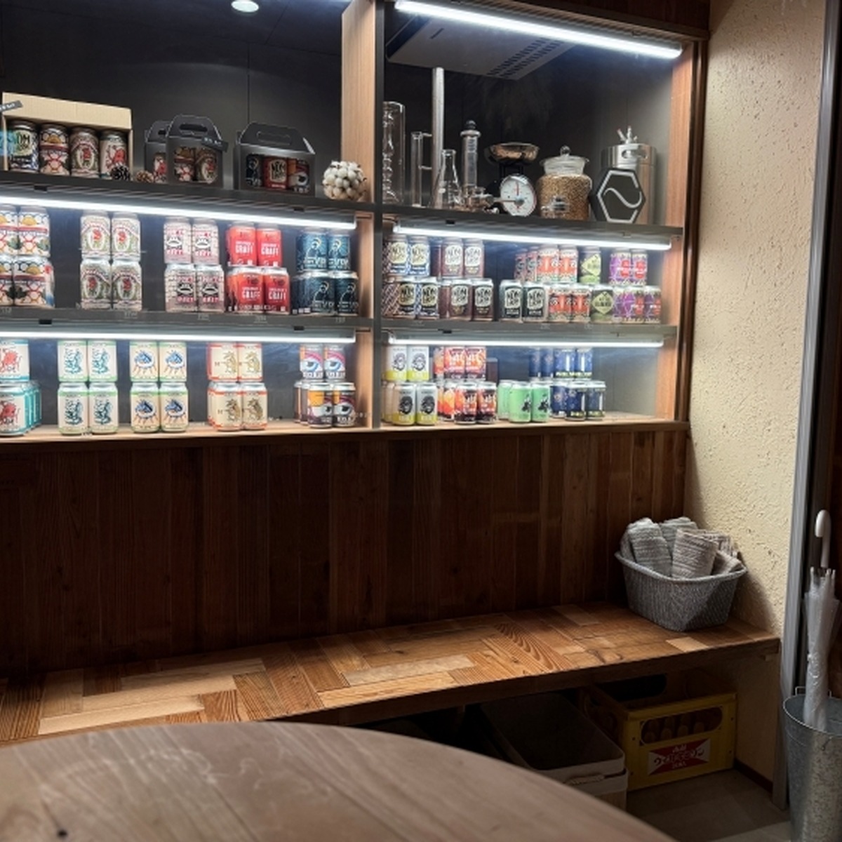 ショーケースとベンチシート