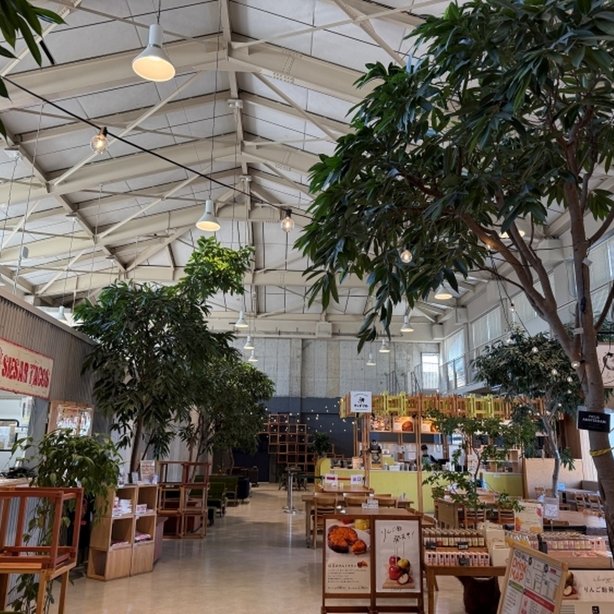 みなとやまフードホール