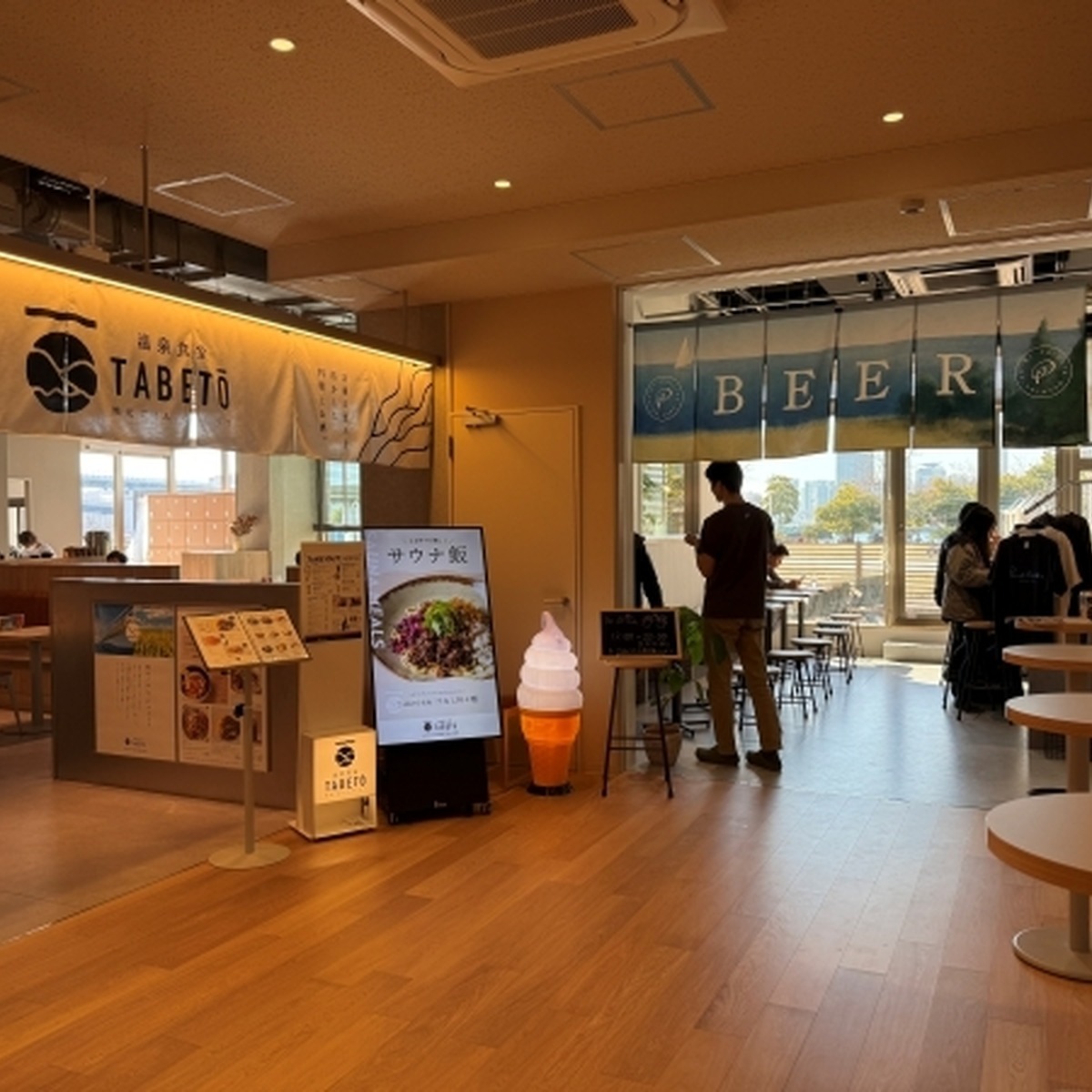 館内には、「PAINT PALETTE BREWING」とともに、「温泉食堂 Tabetō」も併設